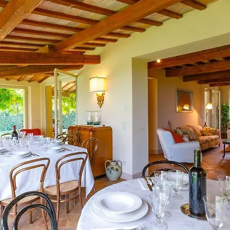 Villa Mosca 14, Emma Pesaro